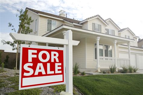 If you’re on the market for a new home, there’s plenty of resources available to help you find the right fit. From consulting with a realtor to conducting your own search, here are some options available to you..