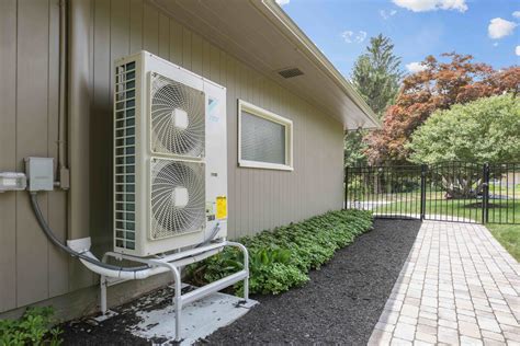 House heat pump. Insulation: Heat pumps work most effectively in homes that are well-insulated. The better-insulated your home, the more efficient the heat pump will be. This is because heat pumps are designed to keep rooms at a steady temperature, rather than to deliver short bursts of heat, like a gas boiler. 