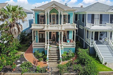 House in galveston. Save 1900 fully restored the 1912 boarding house in 2023 for their show "Restoring Galveston - The Inn" The 25 room house was converted into a 12 room Boutique Hotel … 