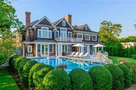 House in the hamptons. Hillary and Bill Clinton—the only couple in U.S. history who each made it to the final round of a presidential race—rented the oceanfront Lily Pond house back in 2011 and 2012. The home was in contract for nearly two years before it finally closed last summer for $29 million. Open in Google Maps. 211 Lily Pond Ln, East Hampton, NY 11937. 
