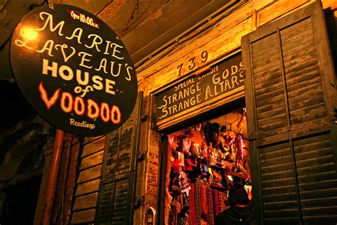 House of voodoo. It is named after a famous 1800s voodoo practitioner who was known as the Voodoo Queen of New Orleans. However, the store itself is just a place that sells souvenirs. You will find the usual key chains and T shirts, but also things like voodoo dolls, bracelets, spell books, masks and tarot cards. The variety of items was top notch. 