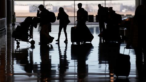 House passes bill aimed at easing air travel delays