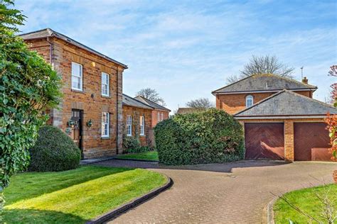 House prices in Oakgrove Place, Wootton, Northamptonshire NN4