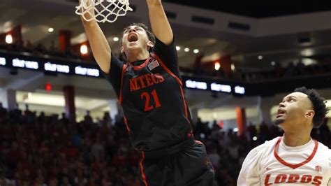 House scores 26 of his 28 in 1st half, New Mexico beats New Mexico St. 106-62