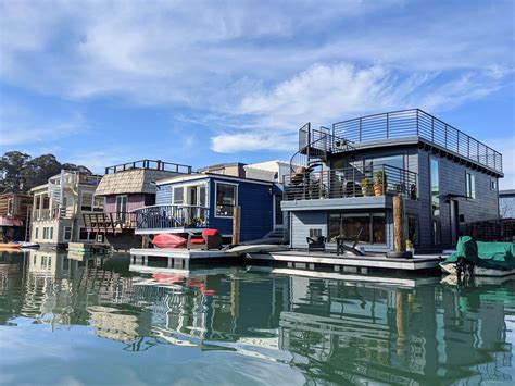 Explore an array of Sausalito houseboats, all bookable online. Choose from 22 houseboats in Sausalito, California and rent the perfect place for your next weekend or holiday.