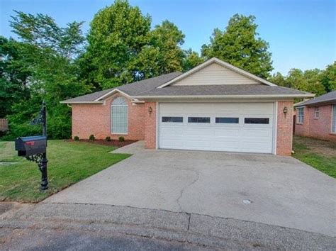 Houses for rent florence alabama. 4.5 baths. 5,985 sq. ft. 800 Co Rd 27, Florence, AL. Florence, AL Home for Sale. Beautiful Remodeled 3 Bedroom-1 Bathroom Home!! Home is located on a corner lot in fast growing Petersville/Florence area. It has 1,094 square feet and has a two-car detached 24 x30 garage. 