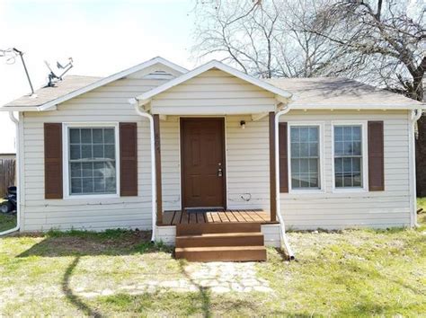 Houses for rent in aubrey tx. 9012 Blackstone Dr, Aubrey, TX 76227. Find 59 four-bedroom houses for rent in Aubrey, TX. A four-bedroom house is a unit with four distinct bedrooms that share a common area and kitchen. Depending on the floor plan, each room may share or have its own bathroom. If roommates split the cost of a four-bedroom rental, it can be a very affordable ... 