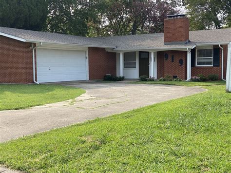 Covington House for Rent. Nice 3 Bedroom, 2 Bath Ranch located in gr