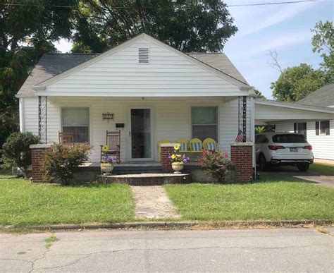 Houses for rent in elizabethton tn. Bristol, TN Houses For Rent. Search for homes by location. Max Price. Beds. Filters. Houses Clear All. 163 Properties. Sort by: Best Match. $2,200. ... Elizabethton House for Rent. For Lease, $2,100 month/$2,100 deposit. Beautiful Quail Hollow subdivision is where you will find this Beautiful 3/br, 3/ba condo, Spacious kitchen, all … 
