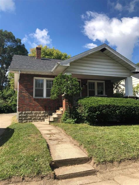 Houses for rent in flint. House for Rent. $750 per month. 2 Beds. 1 Bath. 814 Alvord Ave, Flint, MI 48507. Welcome to this charming 2-bedroom, 1-bathroom home located in Flint. This cozy house offers a partially fenced yard and covered porch. Inside, you'll find the house has been freshly painted, giving it a clean and modern feel. Additionally, the house features new ... 