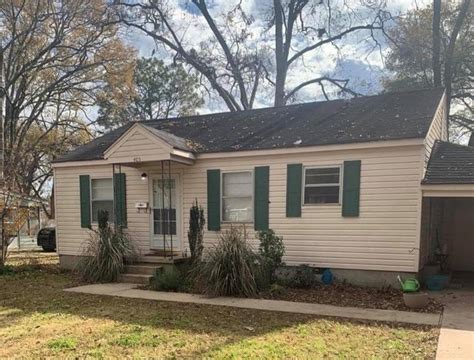 Houses for rent in greenwood ms. 2 beds 1 bath 768 sq ft 7,405 sq ft (lot) 423 Hope St, Greenwood, MS 38930. Greenwood, MS home for sale. Great single family home or investment property! Currently rented, this 2 bedroom 1 bath property features metal siding, double paned windows, fenced backyard, concrete driveway, and a roof newly installed in 2023. 