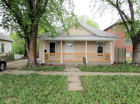 Houses for rent in junction city ks. Homefront Real Estate Group. (785) 307-3977. $290,000. 4 Beds. 4 Baths. 3,381 Sq Ft. 2521 Sutter Woods Ct, Junction City, KS 66441. Discover the epitome of spacious living in this 3,300+ sq ft home on two lots at the end of a quiet cul-de-sac. This beautiful home boasts 4 bedrooms & 3.5 bathrooms. 