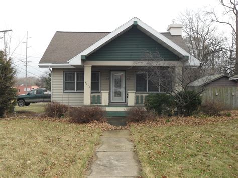Houses for rent in peoria il. Peoria House for Rent. 506 Morgan St, Peoria, IL 61603 3 Beds / 1 Baths 1064 Sq. Ft / 2950 sq. Ft. - (Parking in rear entrance) Here is an opportunity for you to pay less than local rent with the added benefit of homeownership. No Banks, No Credit. Low Down Payment of $2,000 $639.00 Monthly payments plus taxes and insurance. (Less than local ... 
