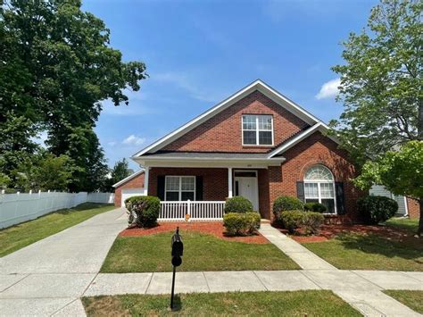 Houses for rent in pineville. Charlotte House for Rent. Available 9/1/23: Nice Ranch-style House with 3 bedrooms / 1.5 bathrooms located in the Starmount Subdivision. Close to South Blvd/Pineville/Carolina Place Mall/I-485/I-77/local transit (Bus & Light Rail). Featuring a large living room, a spacious, dine-in Kitchen (NO DISHWASHER) . 