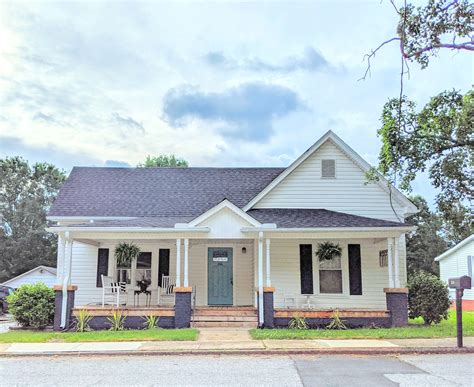 New appliances 3 bed 2 bath, excellent location very close to I 95. 10/17 · 3br 1585ft2 · 2720 King Cole Dr, Jacksonville, FL. $1,055. hide. •. Beautiful 3 Bedroom house located in Johns Creek neighborhood. 10/17 · 3br · 12861 Kelsey Island Dr Jacksonville, FL. $1,150.. 