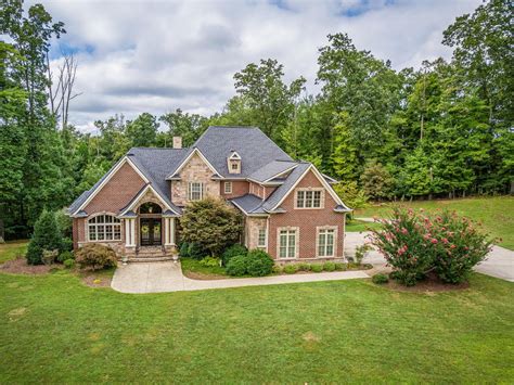View 40 photos for 2728 Edinburgh Channel Rd, Kingsport, TN 37664, a 4 bed, 4 bath, 2,838 Sq. Ft. single family home built in 2013 that was last sold on 09/26/2018..