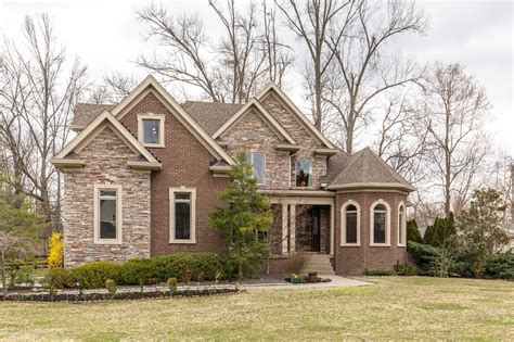 See photos and price history of this 5 bed, 5 bath, 4,432 Sq. Ft. 