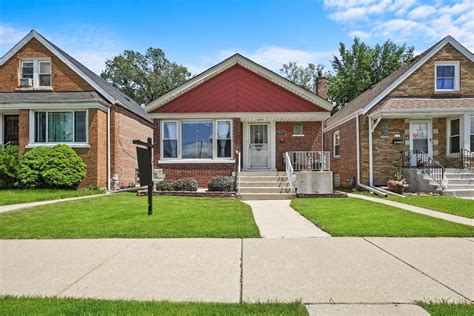 Houses for sale 60629. Don't miss your chance - schedule your appointment today! $299,500. 4 beds 3 baths 1,186 sq ft. 3717 W Marquette Rd, Chicago, IL 60629. West Lawn, IL home for sale. Beautifully updated home that features 2 bedrooms and 2 full bathrooms with garage parking, located in a gated community!! 