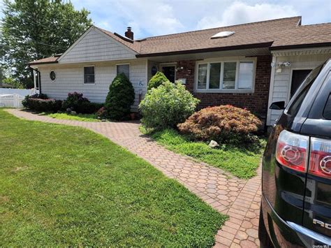 Houses for sale farmingdale ny 11735. Sold: 3 beds, 3 baths, 1249 sq. ft. house located at 850 Conklin St, Farmingdale, NY 11735 sold for $645,000 on Mar 11, 2024. MLS# 3507141. Custom built brick & fieldstone Cape, zoning Busine... 