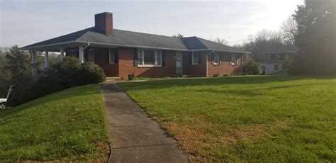 Houses for sale in bedford county va. Jan 14, 2024 · The listing broker’s offer of compensation is made only to participants of the MLS where the listing is filed. Zillow has 37 photos of this $384,900 2 beds, 2 baths, 1,550 Square Feet townhouse home located at 139 Villa Oak Cir, Bedford, VA 24523 built in 2023. MLS #342225. 