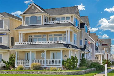 Houses for sale in belmar nj. An equal housing lender. NMLS #10287. 100 3rd Ave APT 22, Belmar, NJ 07719 is currently not for sale. The 750 Square Feet condo home is a 1 bed, 1 bath property. This home was built in 1966 and last sold on 2024-01-01 for $545,000. View more property details, sales history, and Zestimate data on Zillow. 