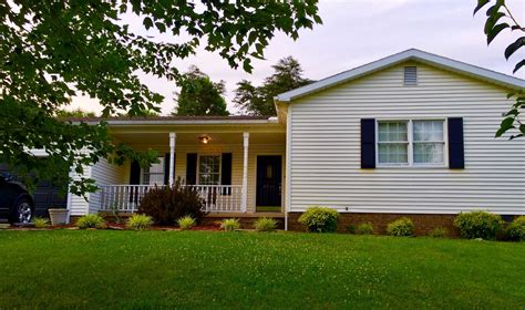Houses for sale in flatwoods ky. View detailed information about property 1401 Brentwood Ct, Flatwoods, KY 41139 including listing details, property photos, school and neighborhood data, and much more. 