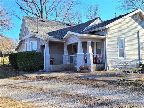 Houses for sale in fort scott ks. 143. 158. $100K-$200K. 10. 40. 152. Browse foreclosure homes in Fort Scott, KS, current as of April 2024 on HousingList. Listings include REO, Fannie Mae/Freddie Mac, pre-foreclosures and more. 