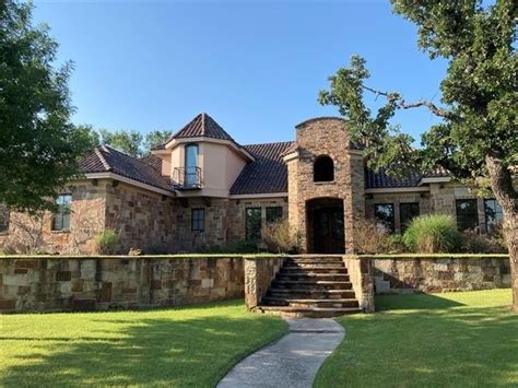 Houses for sale in graham tx. The listing broker’s offer of compensation is made only to participants of the MLS where the listing is filed. Zillow has 35 photos of this $439,000 4 beds, 4 baths, 3,357 Square Feet single family home located at 805 Elm St, Graham, TX 76450 built in … 