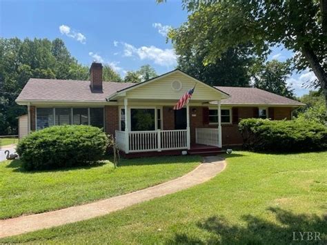 Houses for sale in madison heights va. Recommended. $309,900 New Construction. 3 Beds. 2 Baths. 1,445 Sq Ft. 16 Martins Ln, Madison Heights, VA 24572. Welcome to your dream home! Located just minutes to Downtown Lynchburg with low Amherst County taxes. This brand-new 3 bedroom, 2 bath home welcomes you, your eyes will be drawn to the sleek luxury vinyl plank floors that … 