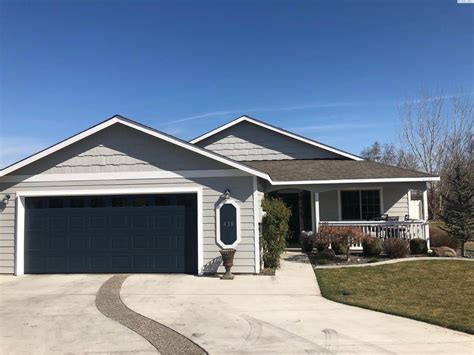 Houses for sale in richland wa. Applewood Estate Homes for Sale. Sort. Recommended. $585,000. 3 Beds. 3 Baths. 2,229 Sq Ft. 423 Golden Dr, Richland, WA 99352. MLS# 275233 Built in 2006 this updated stucco rambler is located in South Richland’s Applewood Estates. 