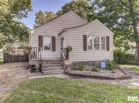 Houses for sale in riverton il. (RMLSA) Sold: 3 beds, 1.5 baths, 1900 sq. ft. house located at 3 Holiday Ln, Riverton, IL 62561 sold for $162,450 on Mar 30, 2023. MLS# CA1019068. Affordable mostly brick ranch home in Holiday Estates! Lar... 