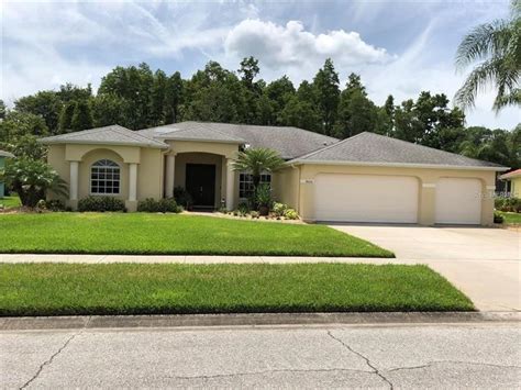 Houses for sale in ruskin. 2,294 Sq Ft. 5346 Wolf Creek Dr, Ruskin, FL 33570. This to-be-built home is the "Glenmark" plan by David Weekley Homes, and is located in the community of The Waterset Classic Series. This single family plan home is priced from $509,990 and has 4 bedrooms, 3 baths, is 2,294 square feet, and has a 2-car garage. 