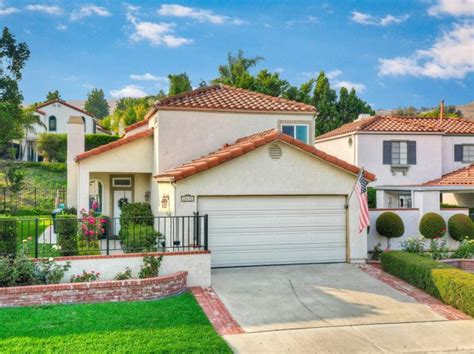 Houses for sale in simi valley ca. The. $875,000. 4 beds 2 baths 1,826 sq ft 6,700 sq ft (lot) 5634 Fearing St, Simi Valley, CA 93063. Home with View for sale in Simi Valley, CA: Welcome to this updated 2,030 sq ft home with a fenced lot that has 7,006 sq ft featuring 4 bedrooms, 3 baths with two primary suites and yes, one is downstairs. 