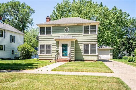 Houses for sale le mars. See photos and price history of this 3 bed, 3 bath, 2,972 Sq. Ft. recently sold home located at 2033 4th Ave SE, Le Mars, IA 51031 that was sold on 08/02/2023 for $385000. 