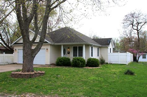 Houses for sale marion illinois. 11808 Driftwood Dr, Marion, IL 62959. $480,000. Est. $3,417/mo Get pre-approved. 4. Beds. 3. Baths. 2,695. Sq Ft. About this home. DEEP WATER….Prime location for this … 