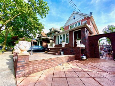 Information is not guaranteed and should be independently verified. Sold - 78-48 78th St, Glendale, NY - $649,000. View details, map and photos of this single family property with 3 bedrooms and 1 total baths. MLS# 3256311. 