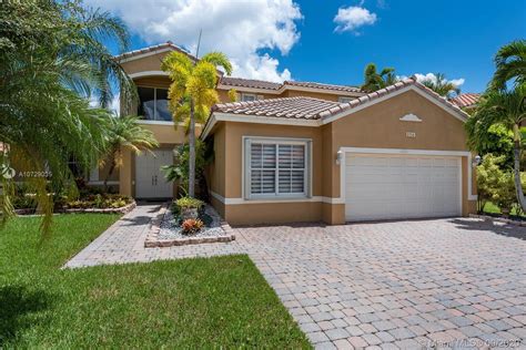 Houses for sale pembroke pines. Pembroke Pines, FL, 33025 United States. $415,000. 2 Bedrooms. 3 Bathrooms. 1,120 Sq Ft. 0.03 Acre (s) Listing Courtesy of Vertex Realty Group LLC. United States Florida Pembroke Pines. Search for Pembroke Pines luxury homes with the Sotheby’s International Realty network, your premier resource for Pembroke Pines homes. 