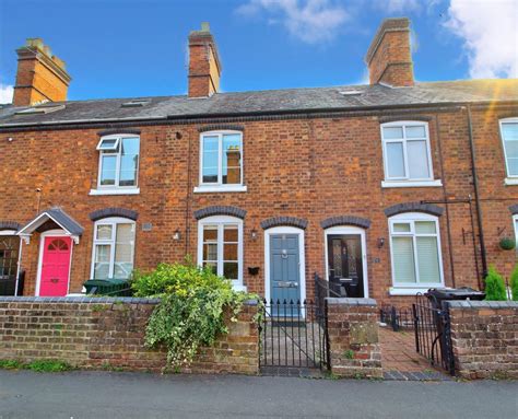 Houses for sale shrewsbury. Shrewsbury Estate Agents. We are Beverley and Greg Sloane, husband and wife and branch owners of EweMove Shrewsbury. We launched EweMove in Shrewsbury in 2015 and in that time our business has gone from strength to strength. Matt Bowyer joined our team in 2018 and brought with him a wealth of knowledge and a steadfast passion for … 