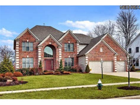 Houses for sale strongsville. Explore the homes with Garage 3 Or More that are currently for sale in Strongsville, OH, where the average value of homes with Garage 3 Or More is $350,000. Visit realtor.com® and browse house ... 