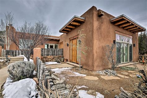 Houses in santa fe. Pueblo homes were historically constructed using adobe but modern building materials are now often used and provide for better energy efficiency. Santa Fe Pueblo Style consists of round walls and corners, hand hewn beams and vigas, portals (porches) and kiva fireplaces. The style is smooth and organic and synonymous with Santa Fe Style. 
