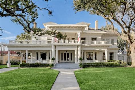 Houston Home With Grand Neo-Classical Entrance and Sweeping ... - HGTV