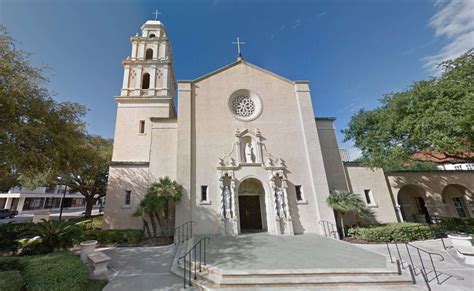 Houston churches. Co-Cathedral of the Sacred Heart | Houston, TX. 7:00 9:00 11:00 1:00 | No 5:30 pm Sunday Mass on Easter Sunday. Get Directions Call 713-659-1561. Pardon our mess. 