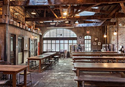 Houston hall manhattan. HOUSTON HALL - New York Manhattan - 222 West Houston Street West Village Bar - Café : Ein riesiger Beer Garden , der sich in einer ehemaligen Garage befindet. Diese... 