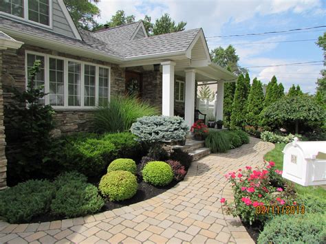 Find some of the most popular design ideas on Houzz. Design ideas for a large classic front driveway partial sun garden in Miami with concrete paving. Browse these beautiful Front Garden ideas and designs. Get inspiration for landscaping, water features, garden fences, gates, flowers and plants.. 