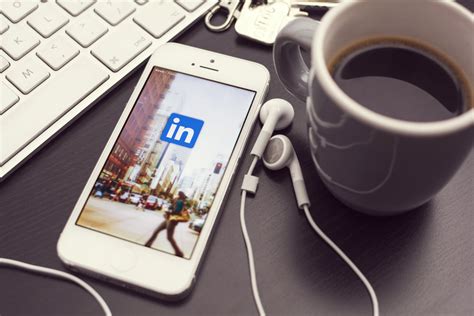 How 2 Media LinkedIn