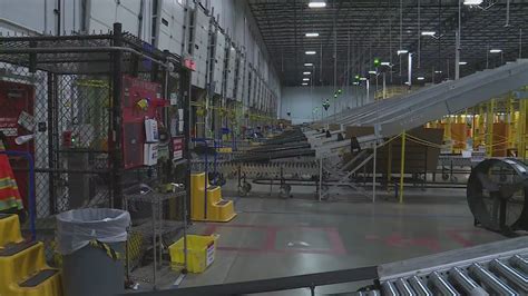 How Amazon’s Edwardsville Fulfillment Center handles the holiday hoopla