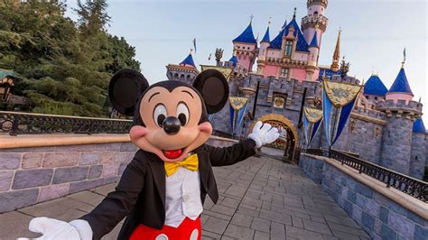 How Far Is San Diego From Disneyland? - The Family Vacation Guide