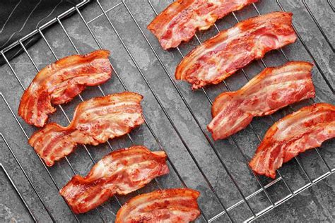 How Long Can Cooked Bacon Sit Out? - Lacademie