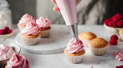 How Long to Cool Cupcakes Before Frosting