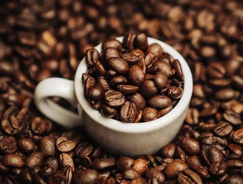 How Many Cups of Coffee Are in a Pound of Beans? - Full Coffee …